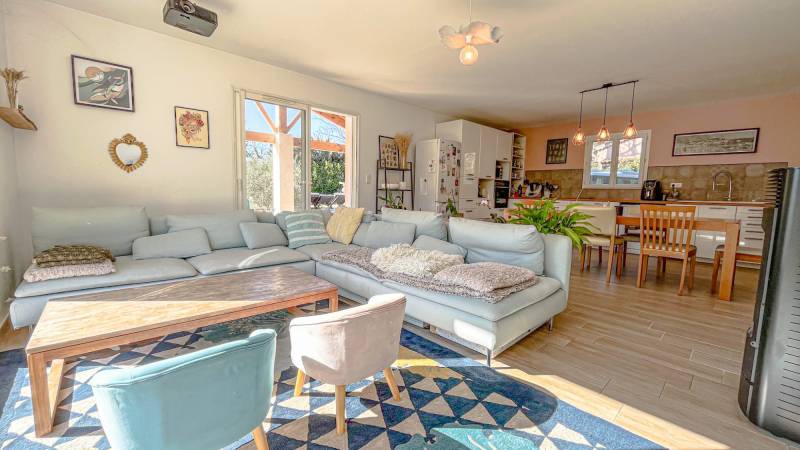 Villa contemporaine avec vue campagne, piscine & prestations familiales – 106 m² habitables – Terrain de 1 520 m² – Confort & sérénité absolus