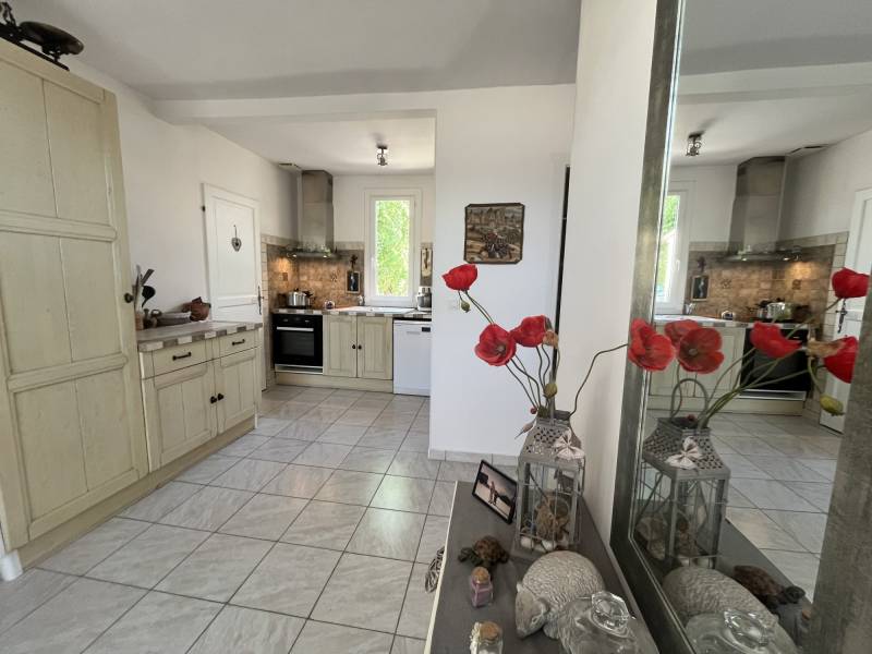 Nans-les-Pins - Maison de Plain-Pied avec Jardin & Piscine – À deux pas du village, au calme absolu