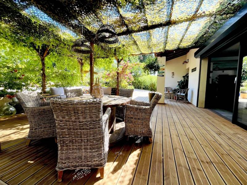 Villa Contemporaine d’Exception – Quartier Résidentiel Prisé de Nans-les-Pins, à Deux Pas du Golf