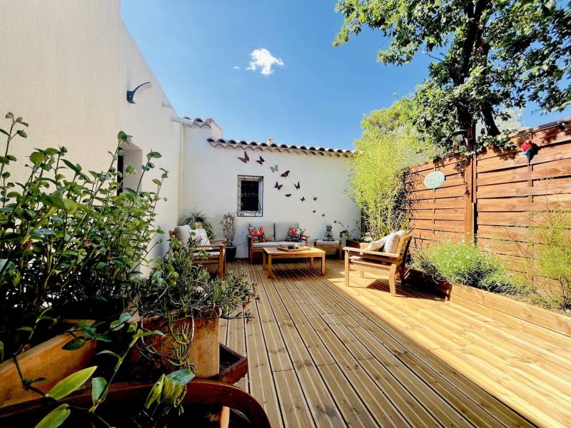 Villa Contemporaine d’Exception – Quartier Résidentiel Prisé de Nans-les-Pins, à Deux Pas du Golf