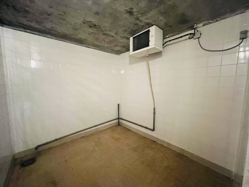 Local commercial avec cour et cave – 70 m² – Centre de Saint-Zacharie