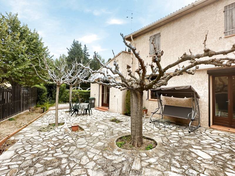 4 PIÈCES 101 M² 184 M² VILLA À 100 MÈTRES DES PLAGES