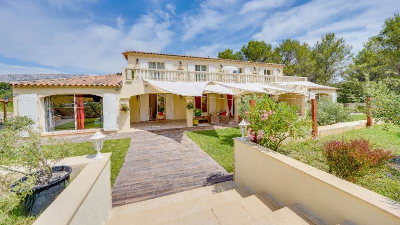 11 PIÈCES 334 M² 10000 M² VILLA 334 M2 ROUSSET (13790)